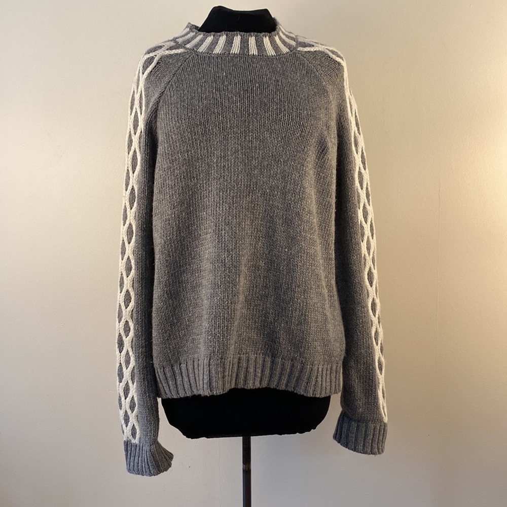 Endless Rose Sweater, Long Sleeve, Gray & White Accent, Braided